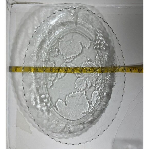 Anchor Hocking 18" Oval Glass Platter with Blackberry Motif - Great Condition - Picture 9 of 10